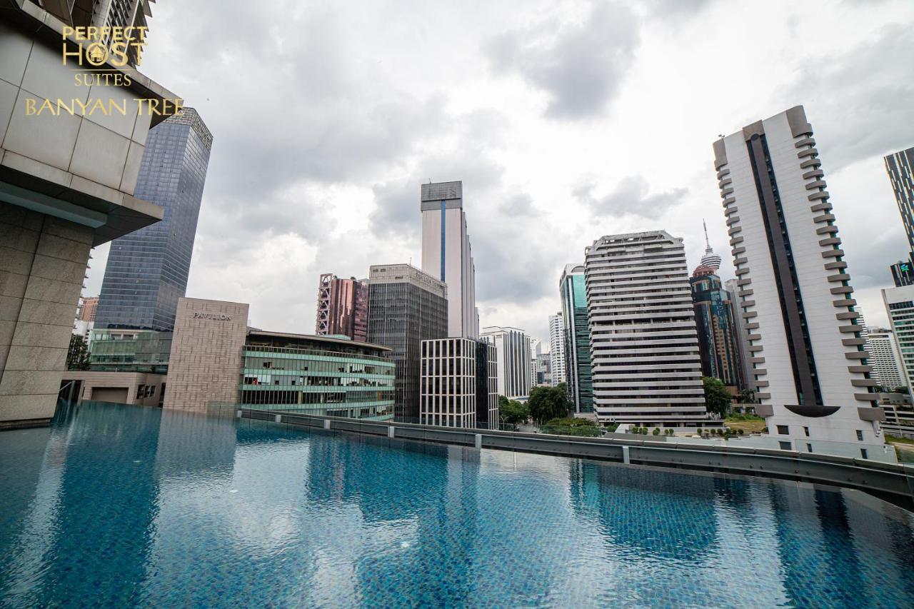 קואלה לומפור Ph Suites At Pavilion Bukit Bintang מראה חיצוני תמונה The swimming pool at the 33rd floor of the hotel